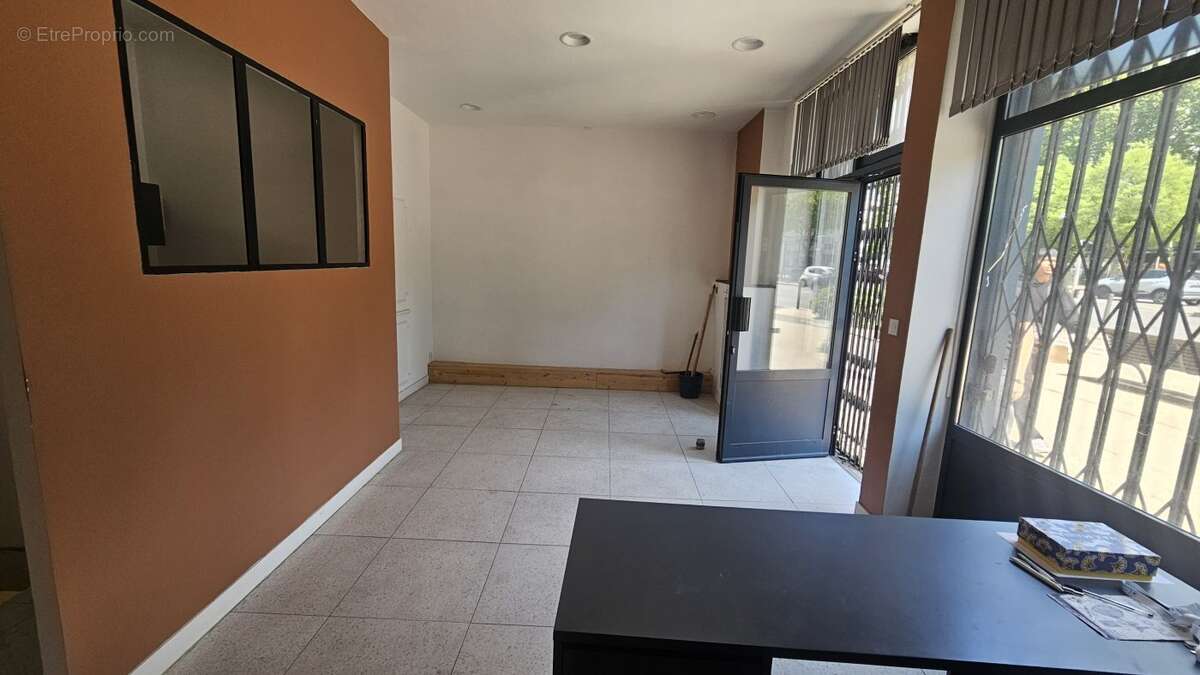 Commerce à MARSEILLE-4E