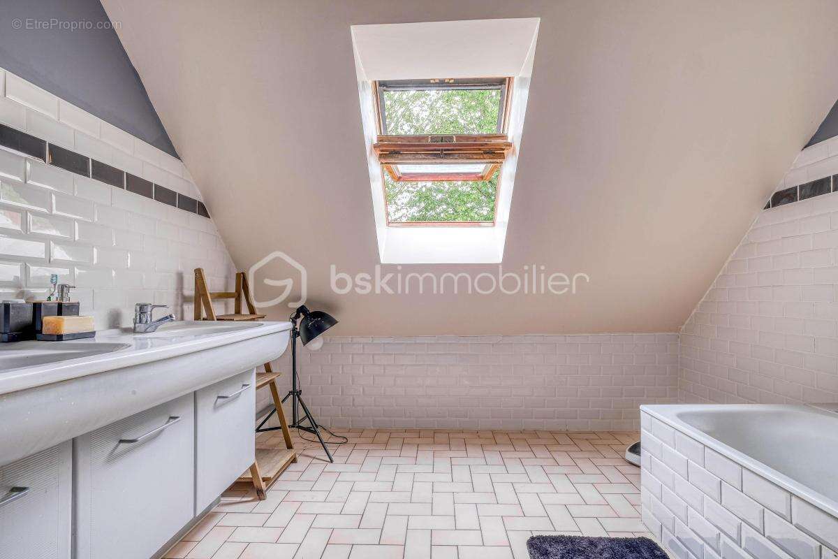 Exclusivité à Coupvray : une maison d’architecte lumineuse aux beaux volumes - photo 12