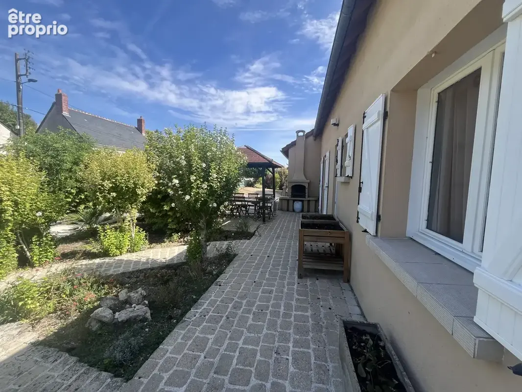Maison 203 m² à Saint-Epain  - photo 2