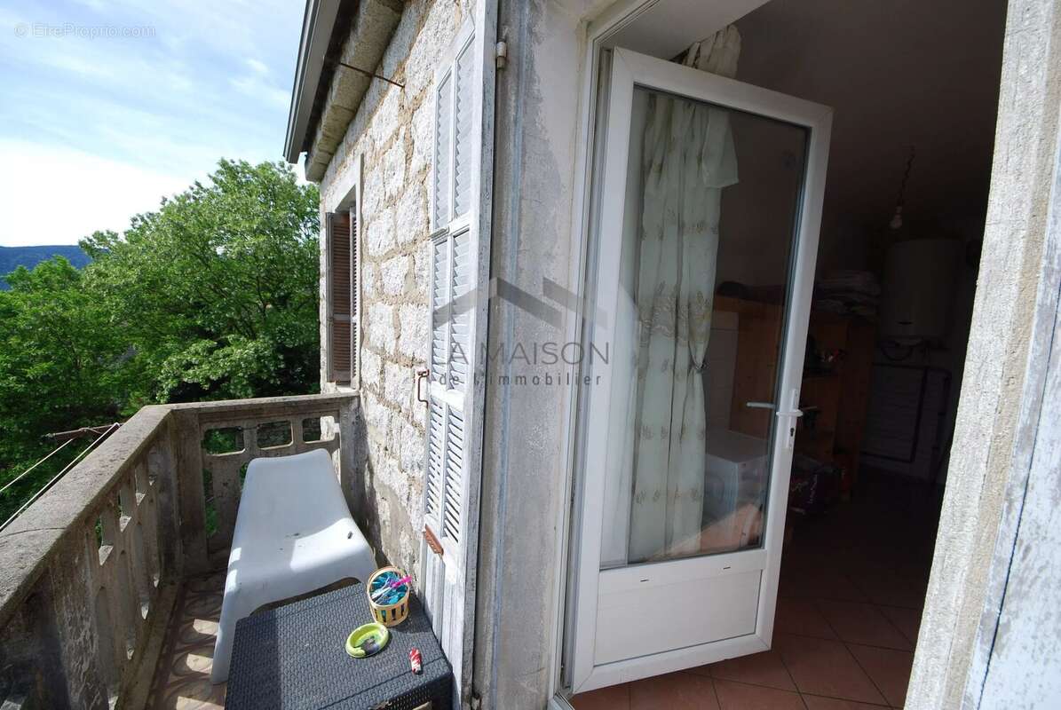 Appartement à LEVIE