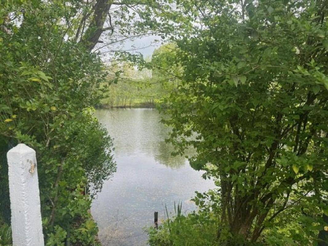 Maison à BOURG-ET-COMIN