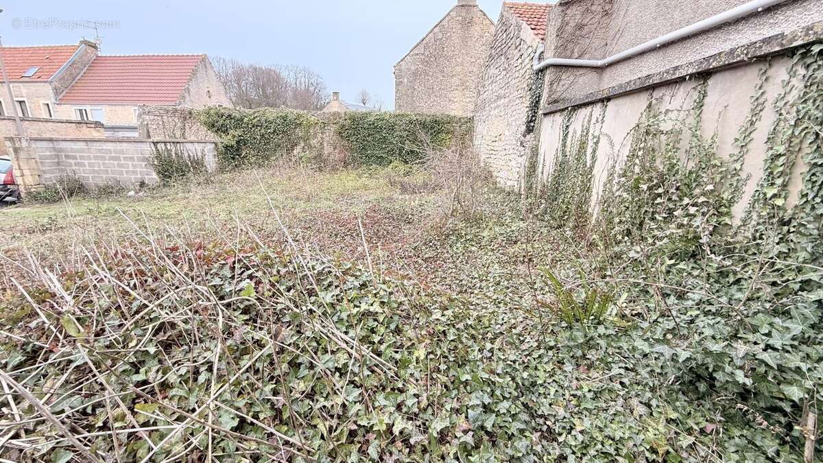 Terrain à DOUVRES-LA-DELIVRANDE