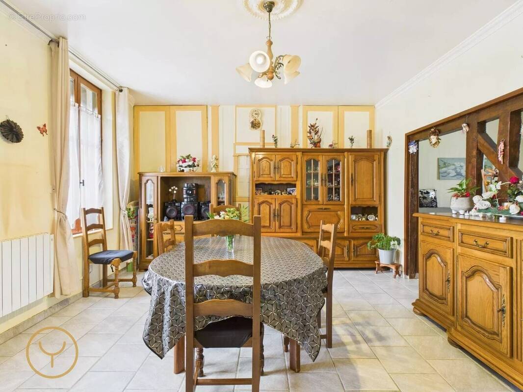 Maison à CHARNY-LE-BACHOT