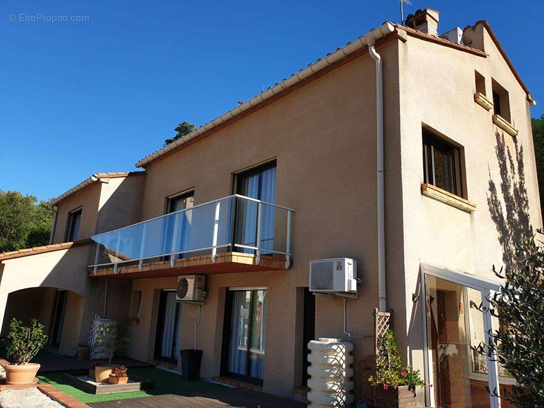 Un ensemble regroupant une maison d'architecte indépendante  avec grand garage, local professionnel et un locatif à Amélie les B - photo 12