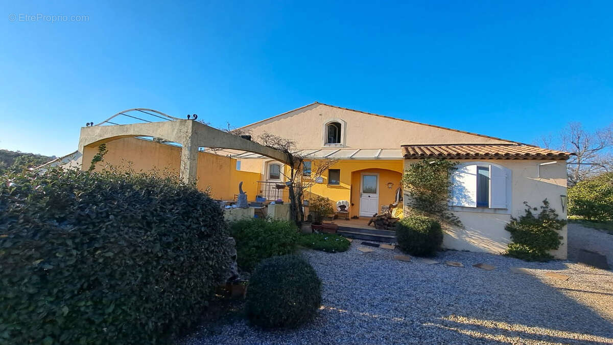 Maison à LA GARDE-FREINET