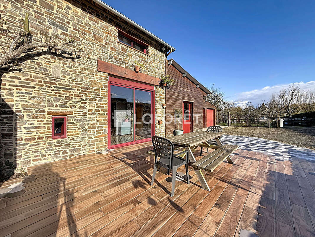Maison à SAINT-QUENTIN-LES-CHARDONNETS