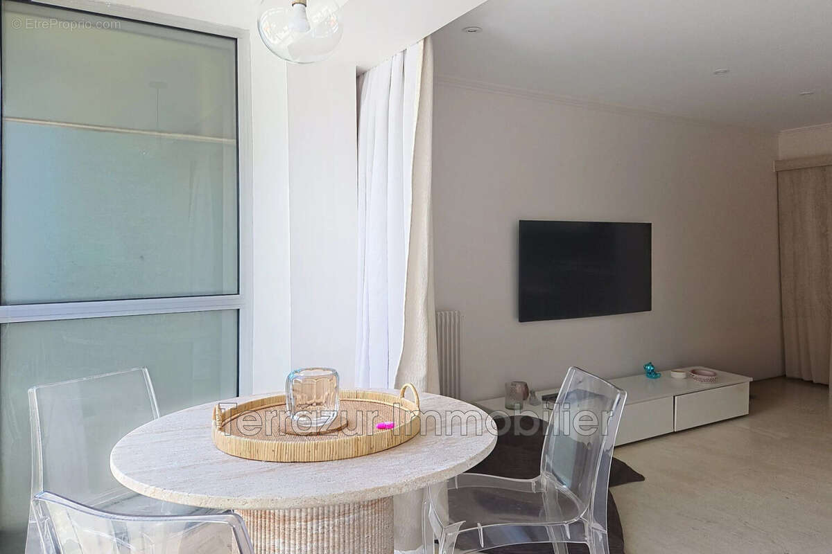 Appartement à VALLAURIS