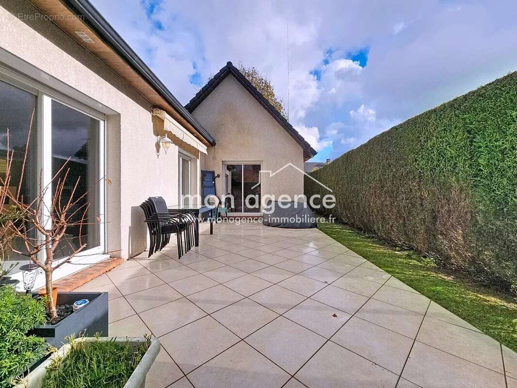 Maison à FRANQUEVILLE-SAINT-PIERRE