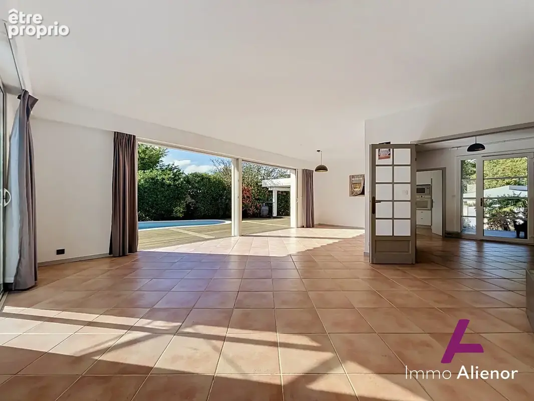Maison 4 pièces 146 m² à vendre à Merignac (33700) - photo 2