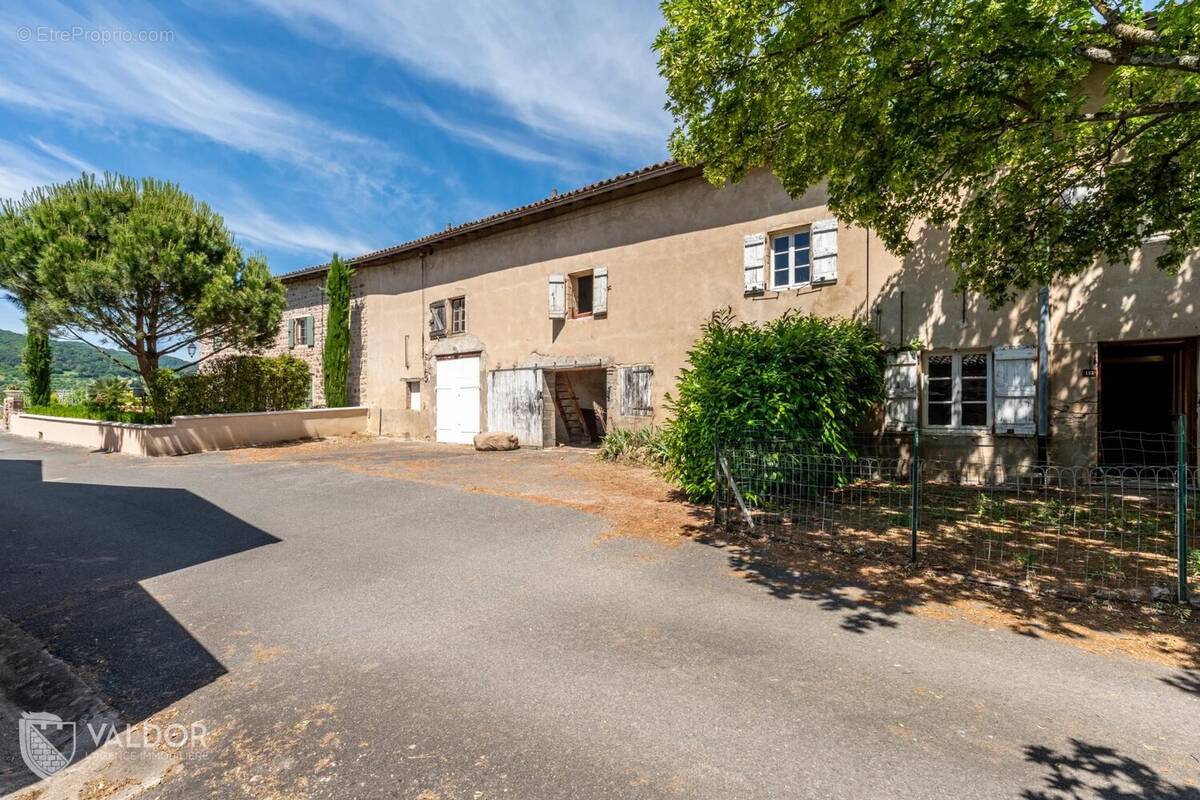 Maison à REGNIE-DURETTE