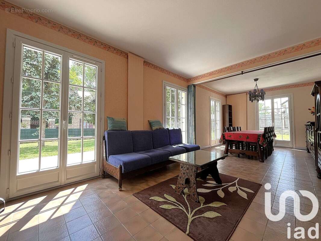 Maison 158 m² à Saint-Arnoult-En-Yvelines  - photo 4