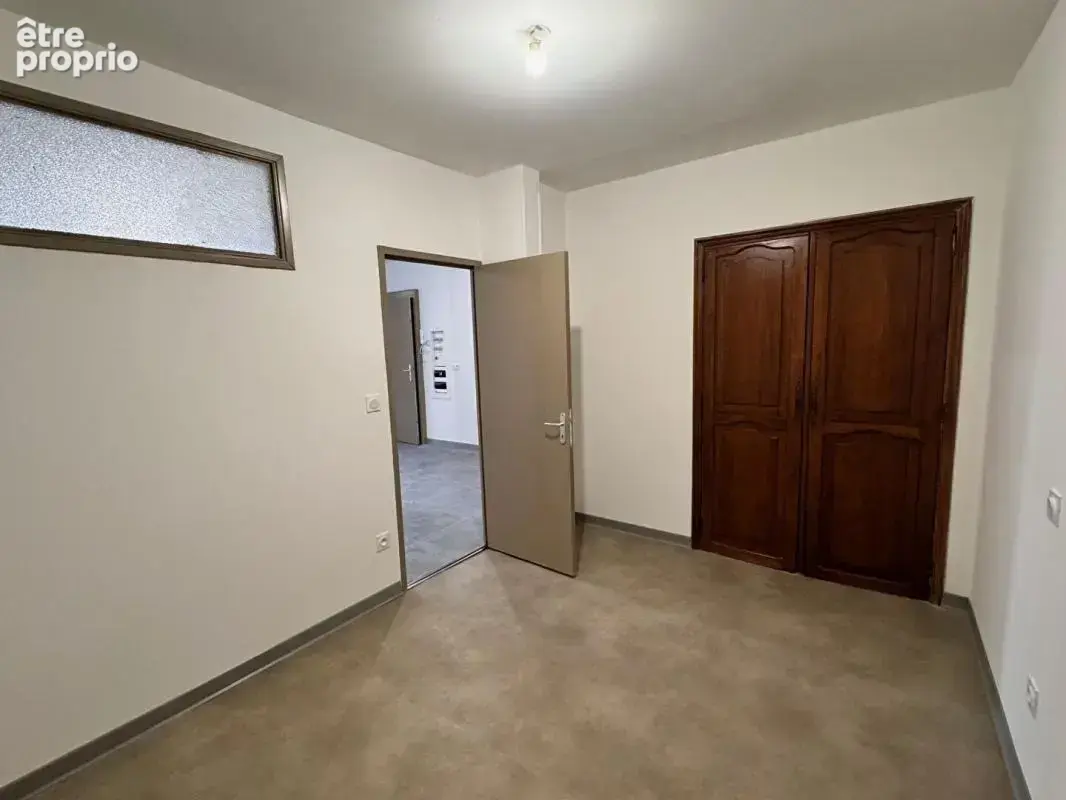 Immeuble rénové offrant trois logements lumineux dont deux T1 bis et un duplex T3 secteur Capucins Carcassonne - photo 8