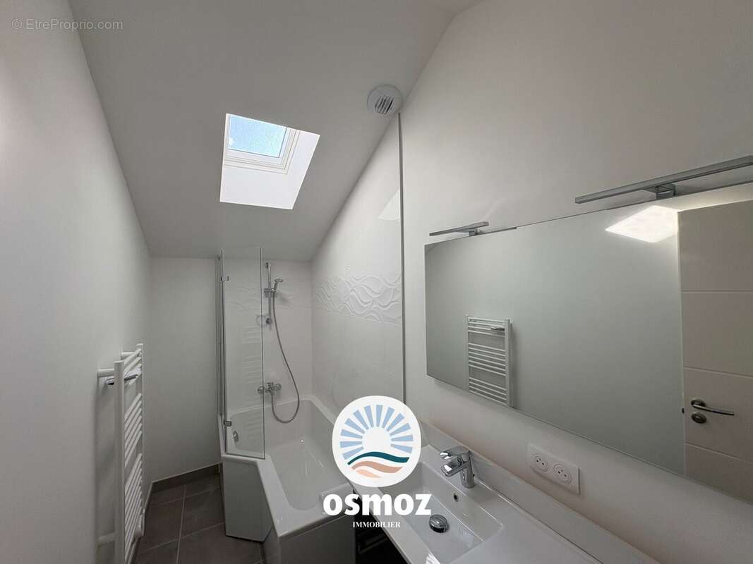 Maison à SAINT-LAURENT-DE-LA-PREE