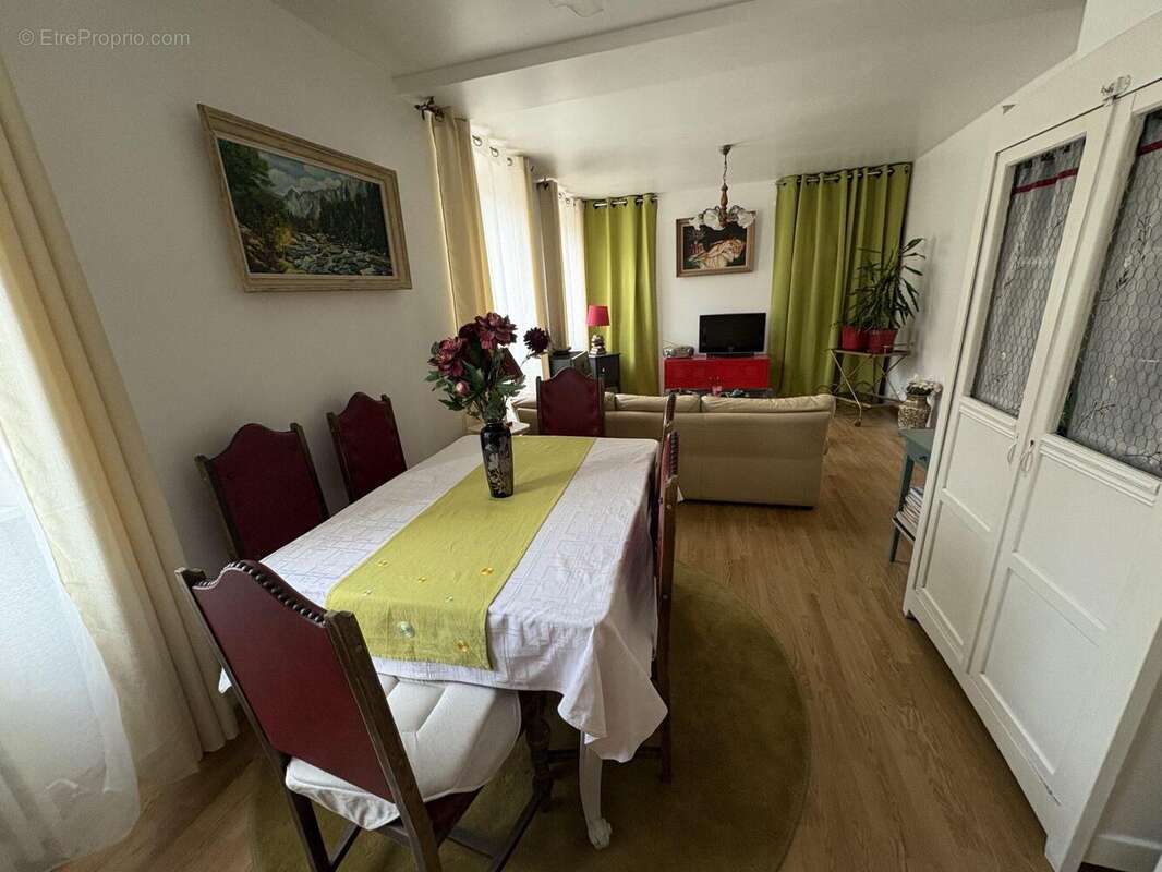 Maison à VILLENEUVE-L'ARCHEVEQUE