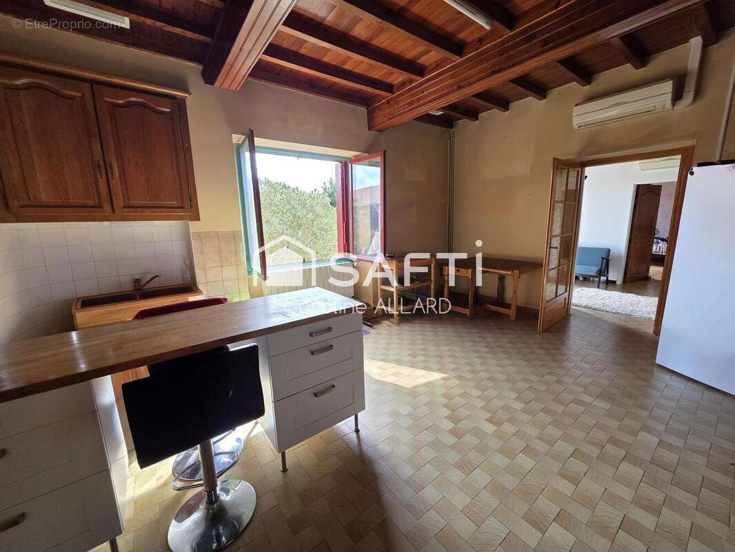 Maison 129 m² à Sauveterre  - photo 7