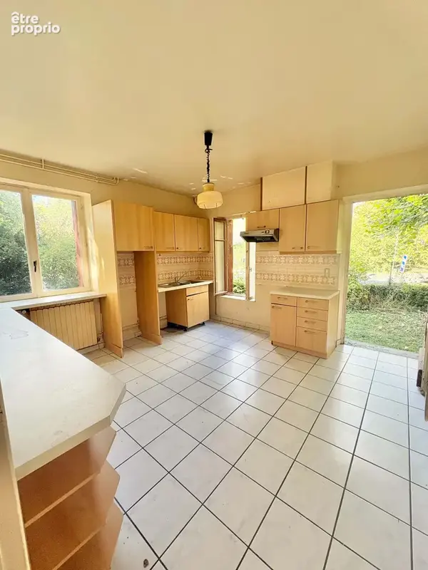 Maison de 140 m2 avec jardin sur 1 500 m2 bordee par ruisseau   secteur tres recherché - photo 4