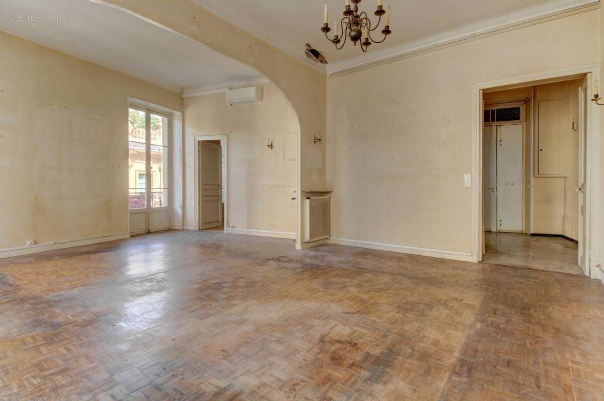 Appartement 5 pièces à rénover - photo 3