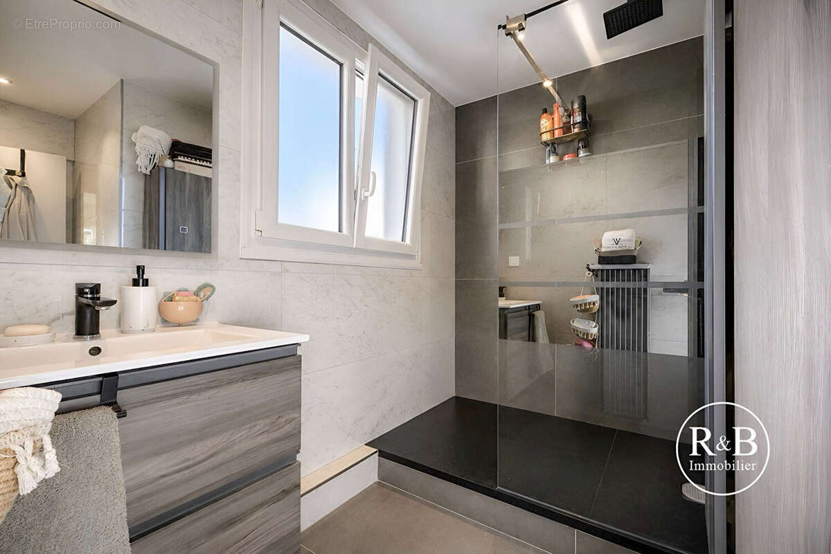 Appartement à LES CLAYES-SOUS-BOIS
