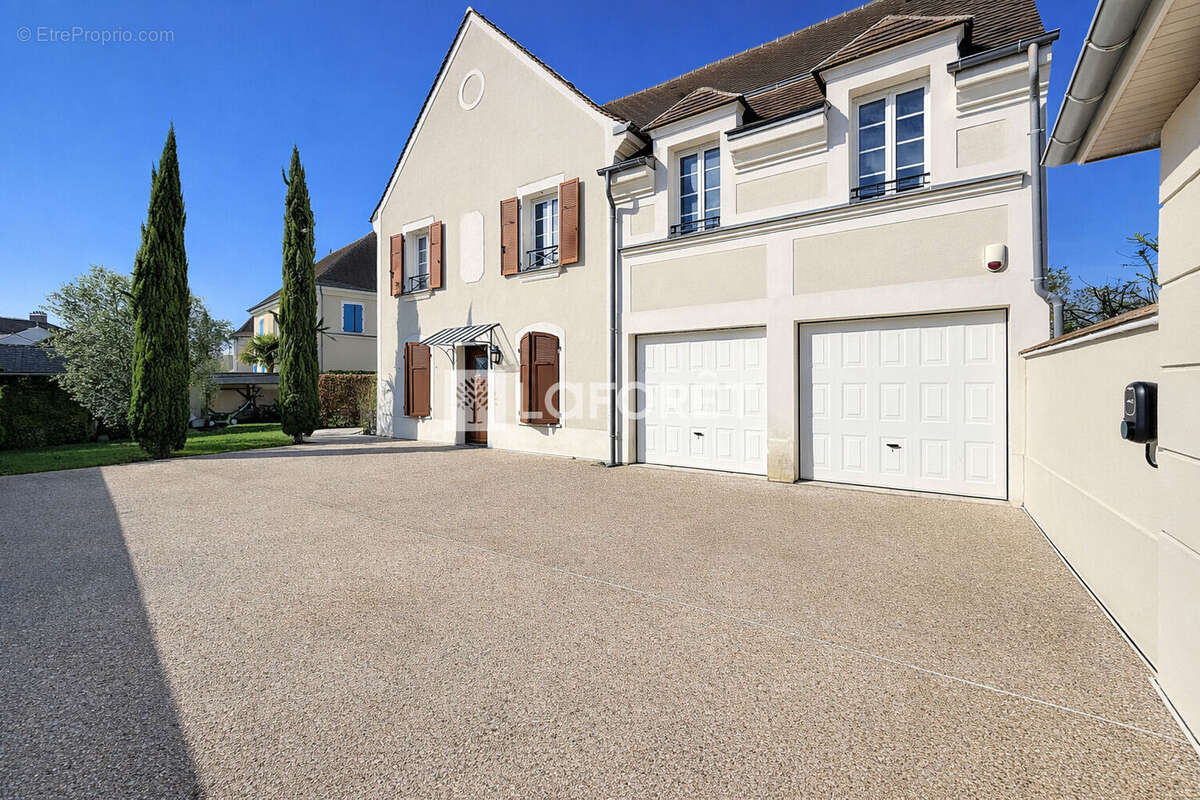 Maison à BAILLY-ROMAINVILLIERS