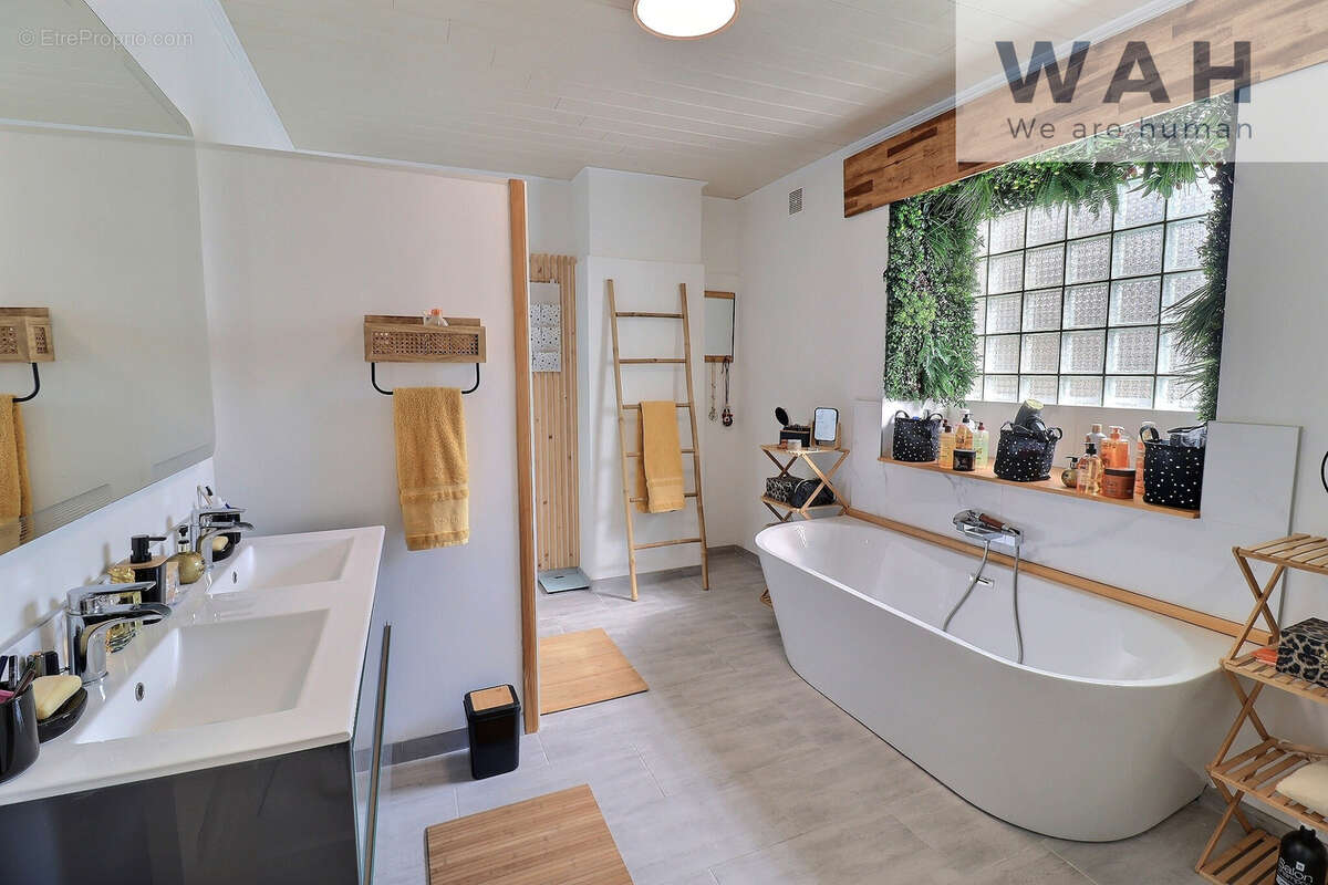 Maison de ville 4 pieces 104 m2 habitables a saint gilles - photo 6
