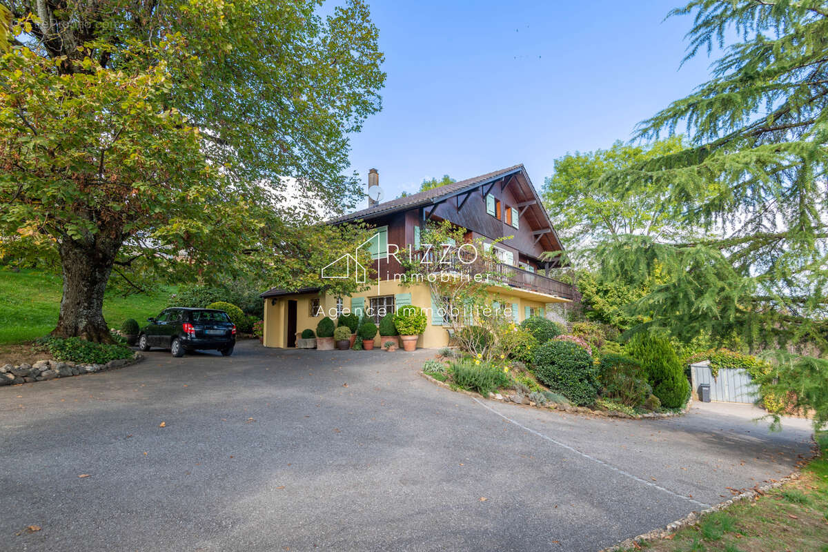 Photo Maison à Grilly au prix de 1 000 000€