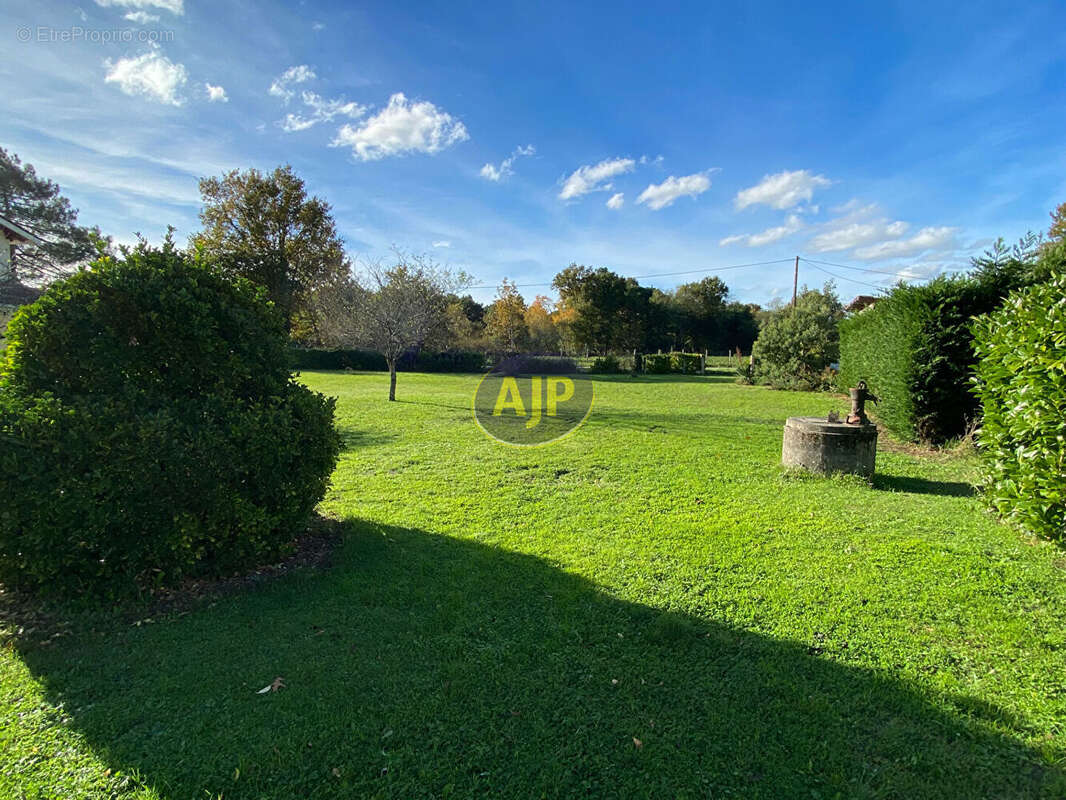 Maison à VENDAYS-MONTALIVET