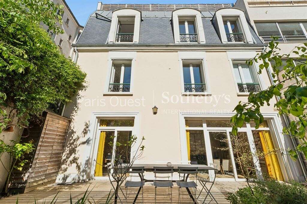 Maison à LEVALLOIS-PERRET