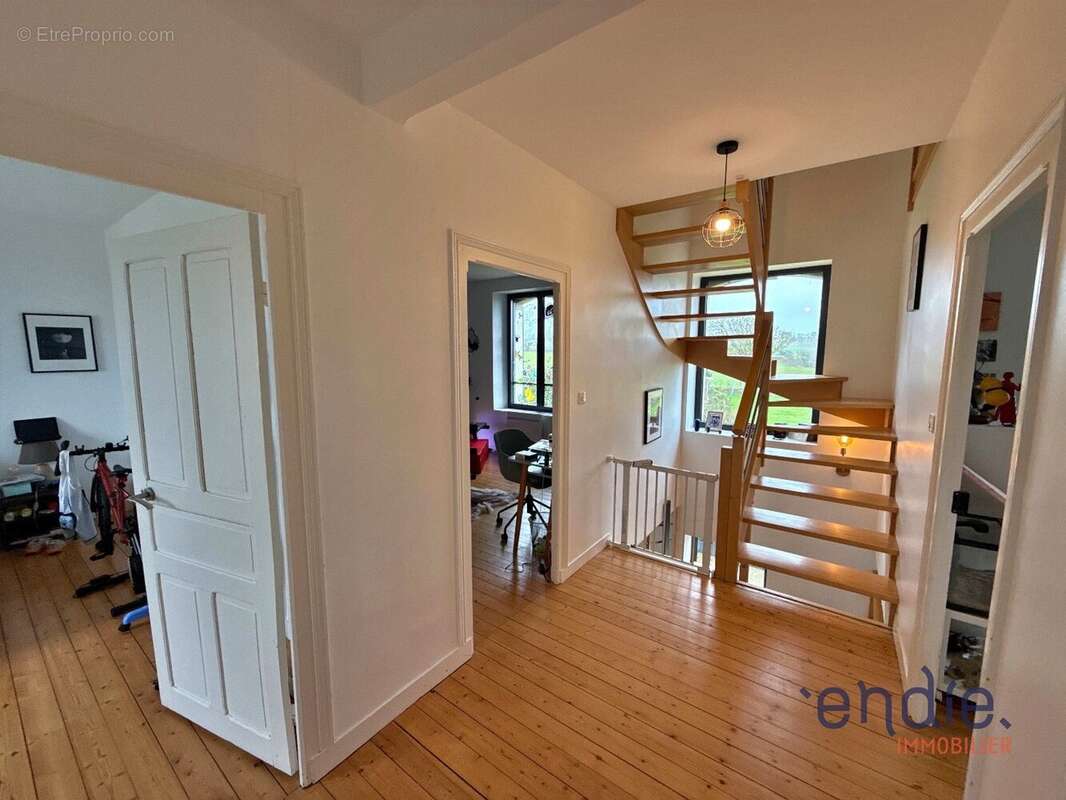 Commerce à PLONEVEZ-PORZAY