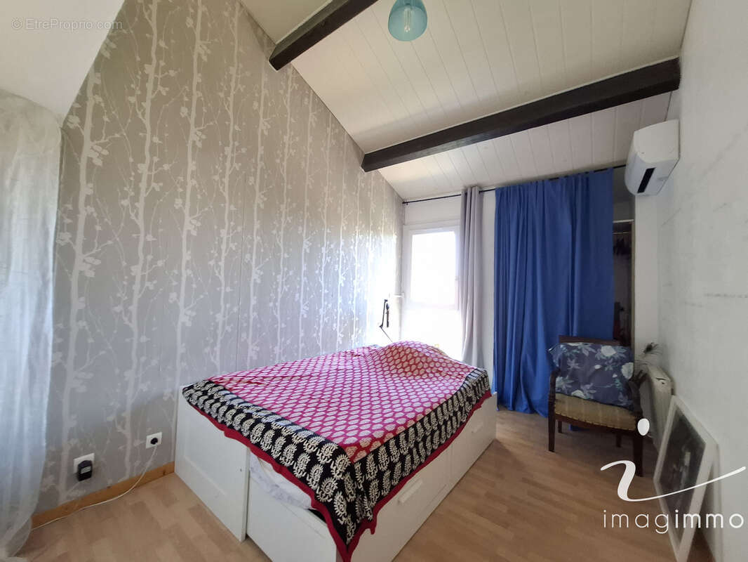 Au calme, découvrez cette villa pleine de charme avec 4 chambres sur une parcelle de plus de 600 m2 dans un éc - photo 15