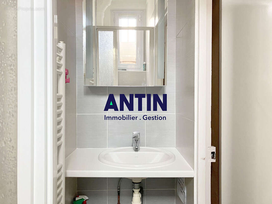 Appartement à COURBEVOIE