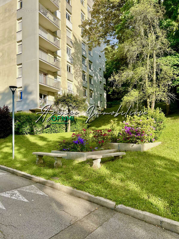 La résidence du parc - st étienne, élégant t2 avec balcon, cave et parking privatif. - photo 2