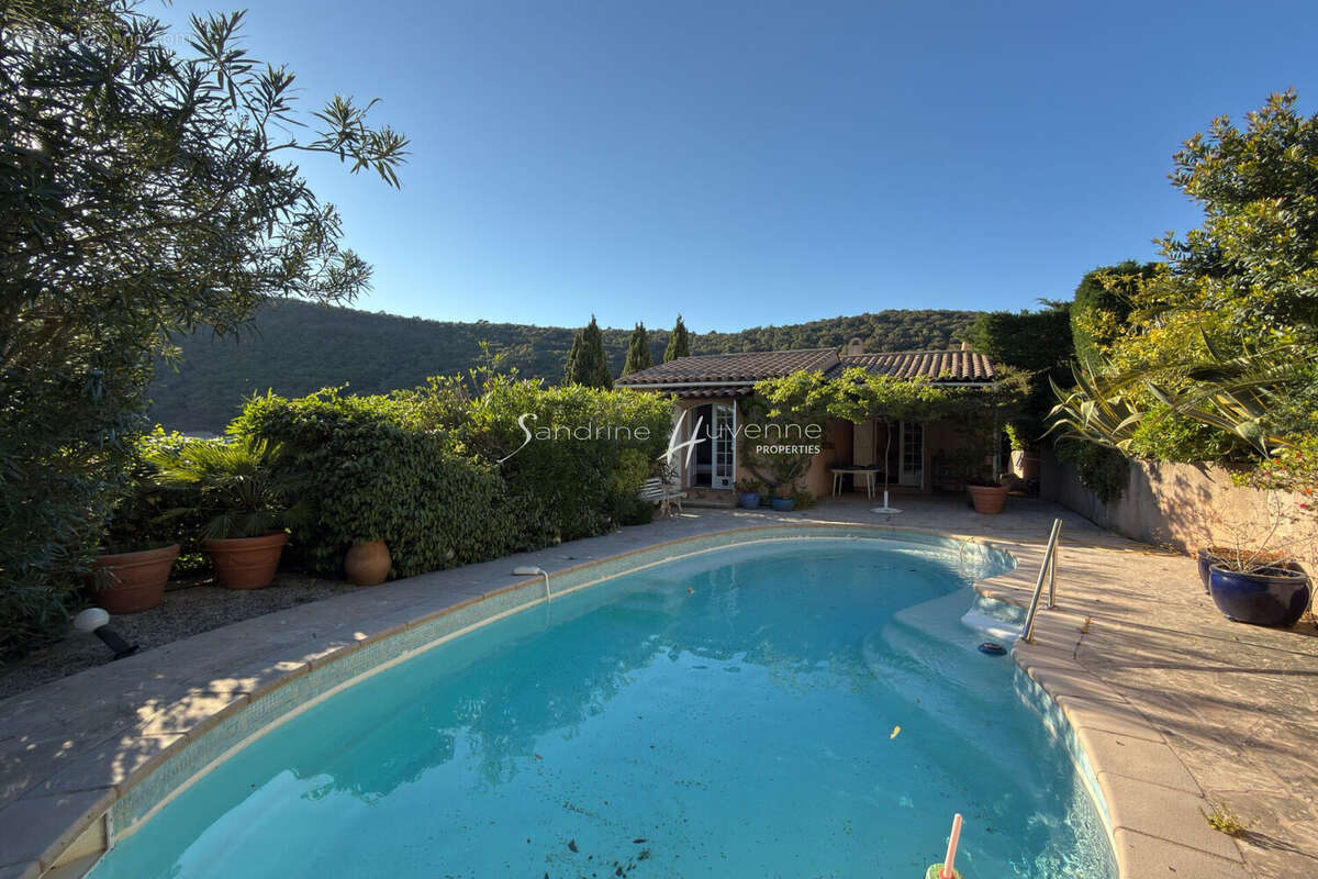 Maison à La Croix-Valmer  - photo 4