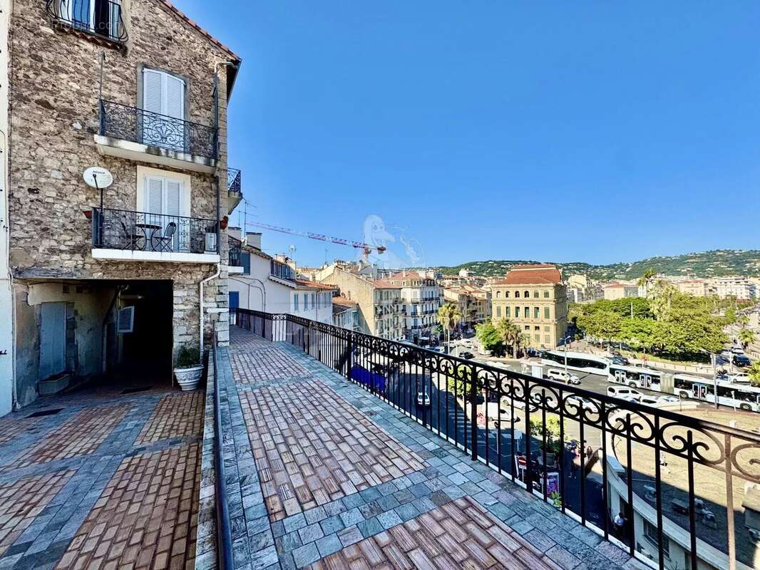 Cannes vieux port suquet vue mer - photo 10