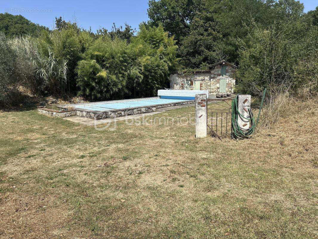 Belle maison en pierres - gîte - grange - piscine - terrain - photo 3