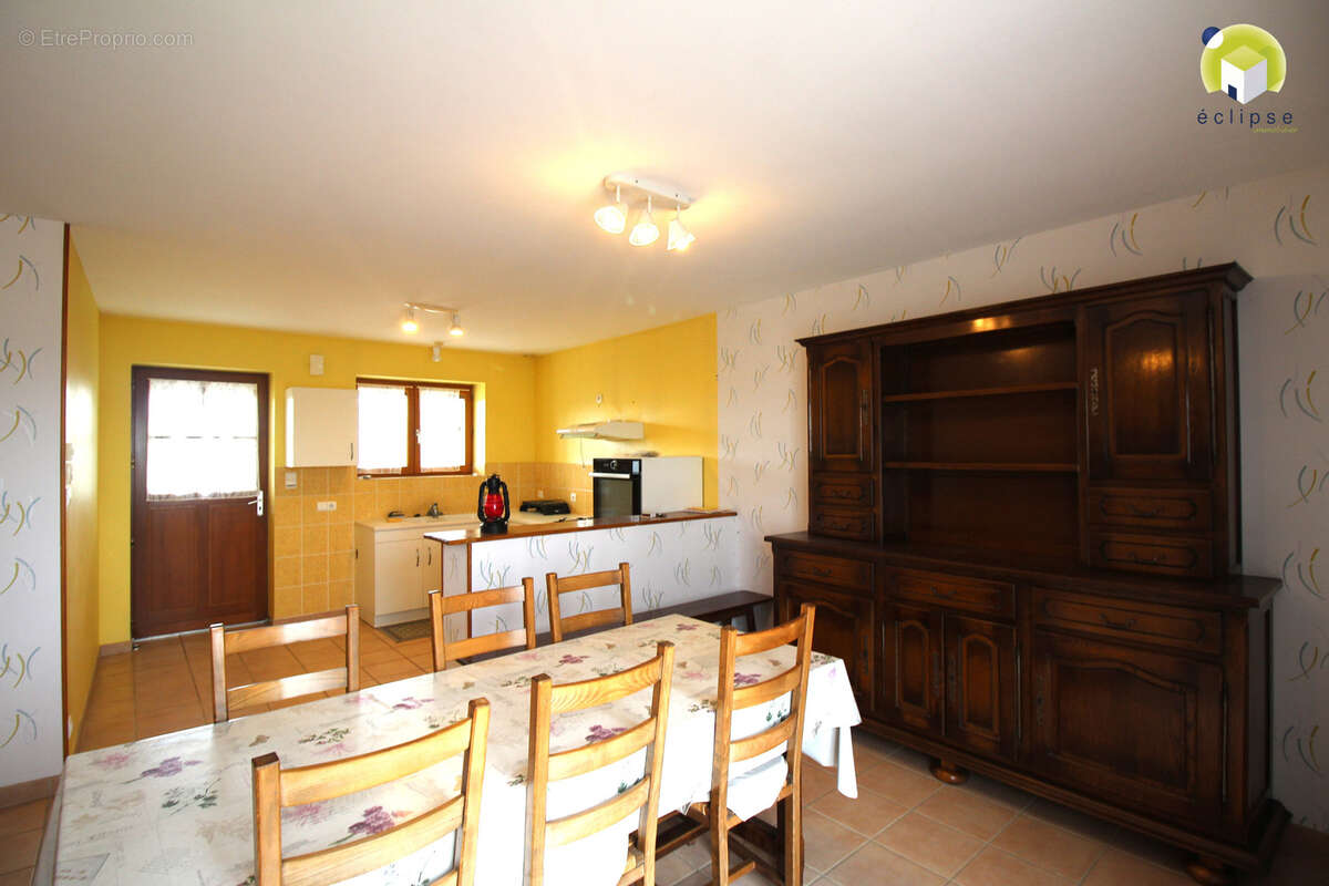 Maison à CURTAFOND