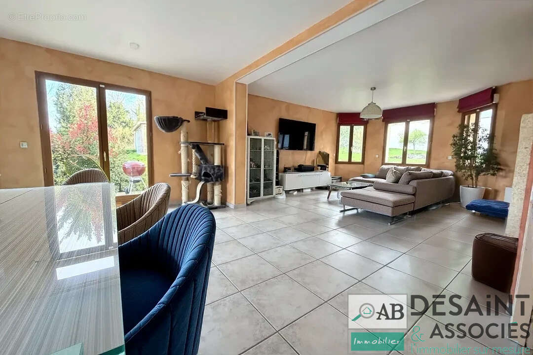 Villiers Sur Morin, à vendre, Maison individuelle 5 chambres au calme et proche de Disney, grand terrain de 25 - photo 4