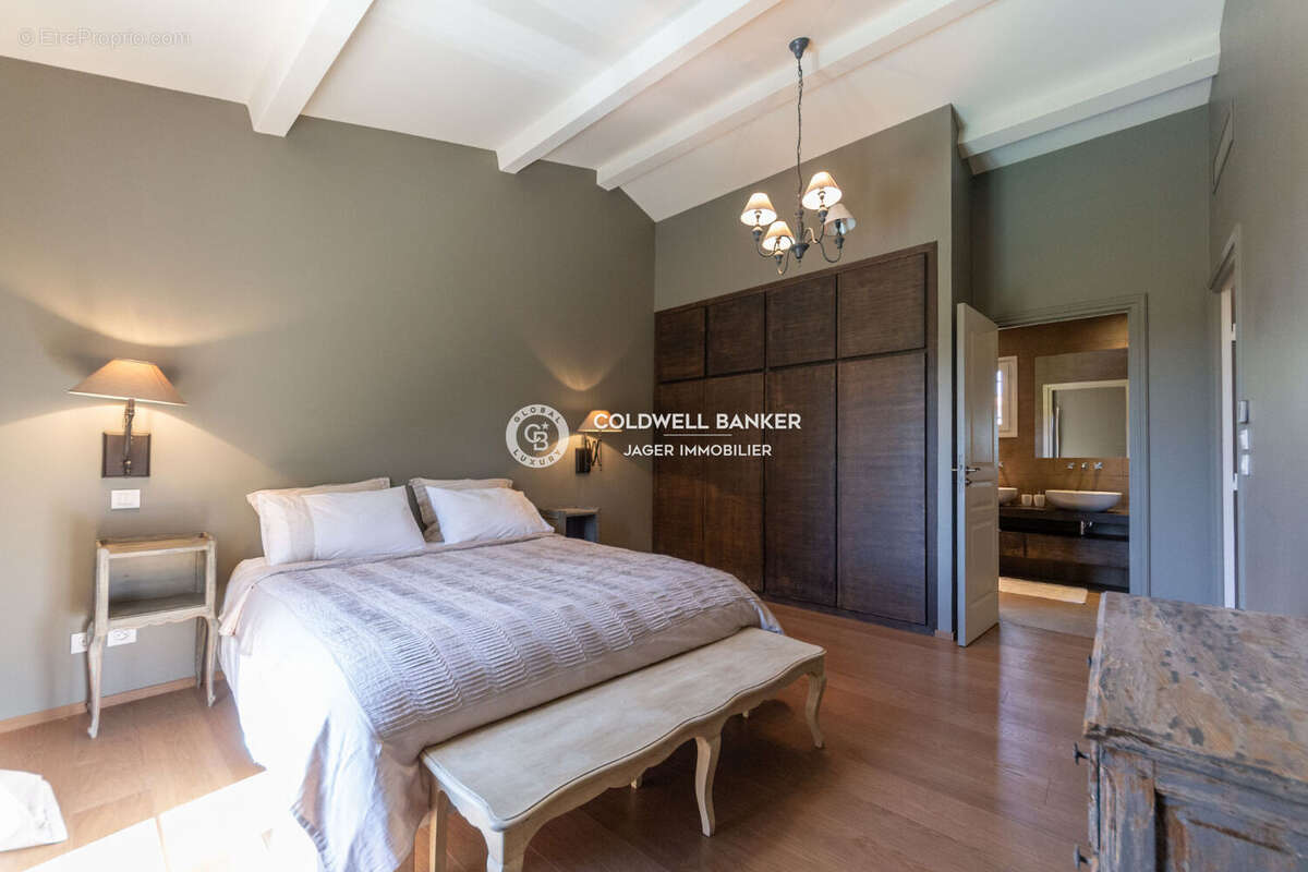 Maison 225 m² à Grimaud  - photo 9