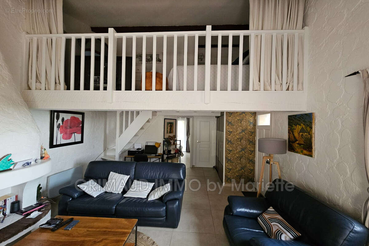 Appartement à GRIMAUD