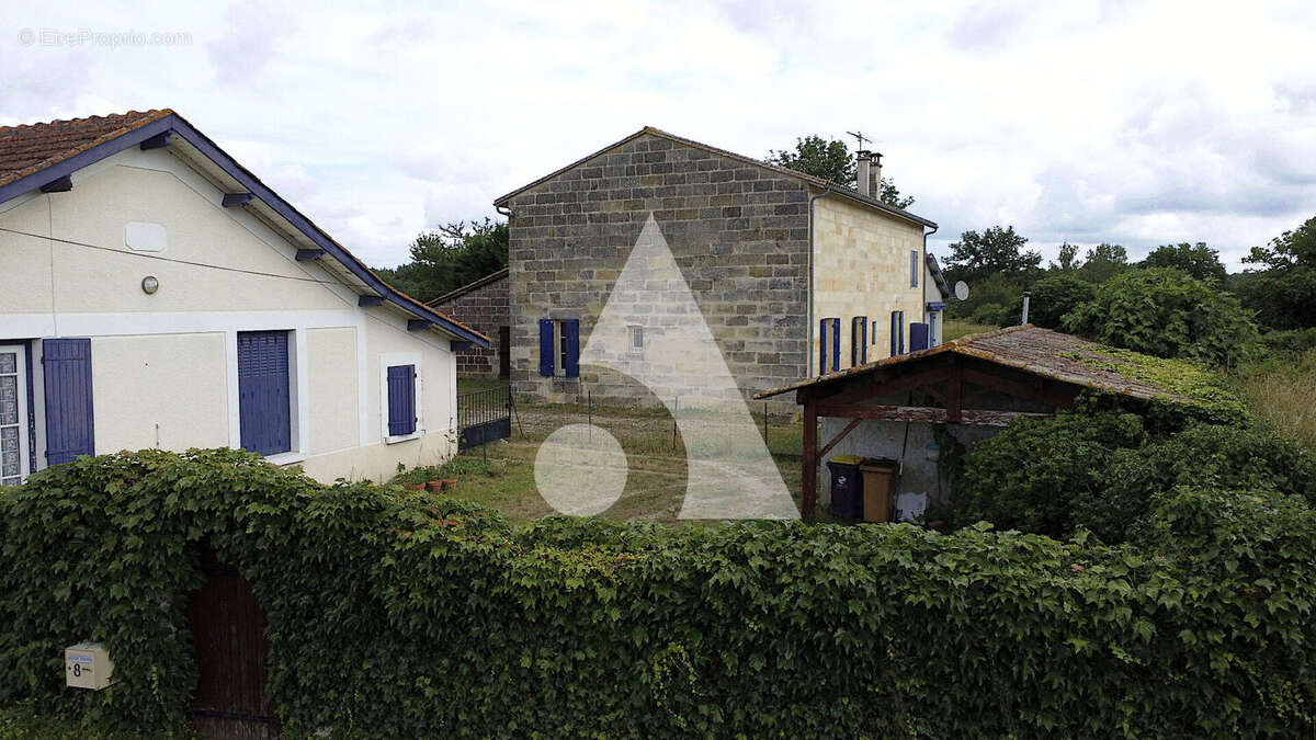Maison à COUTRAS