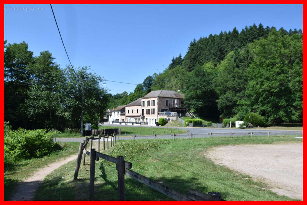 Appartement à LE MAYET-DE-MONTAGNE
