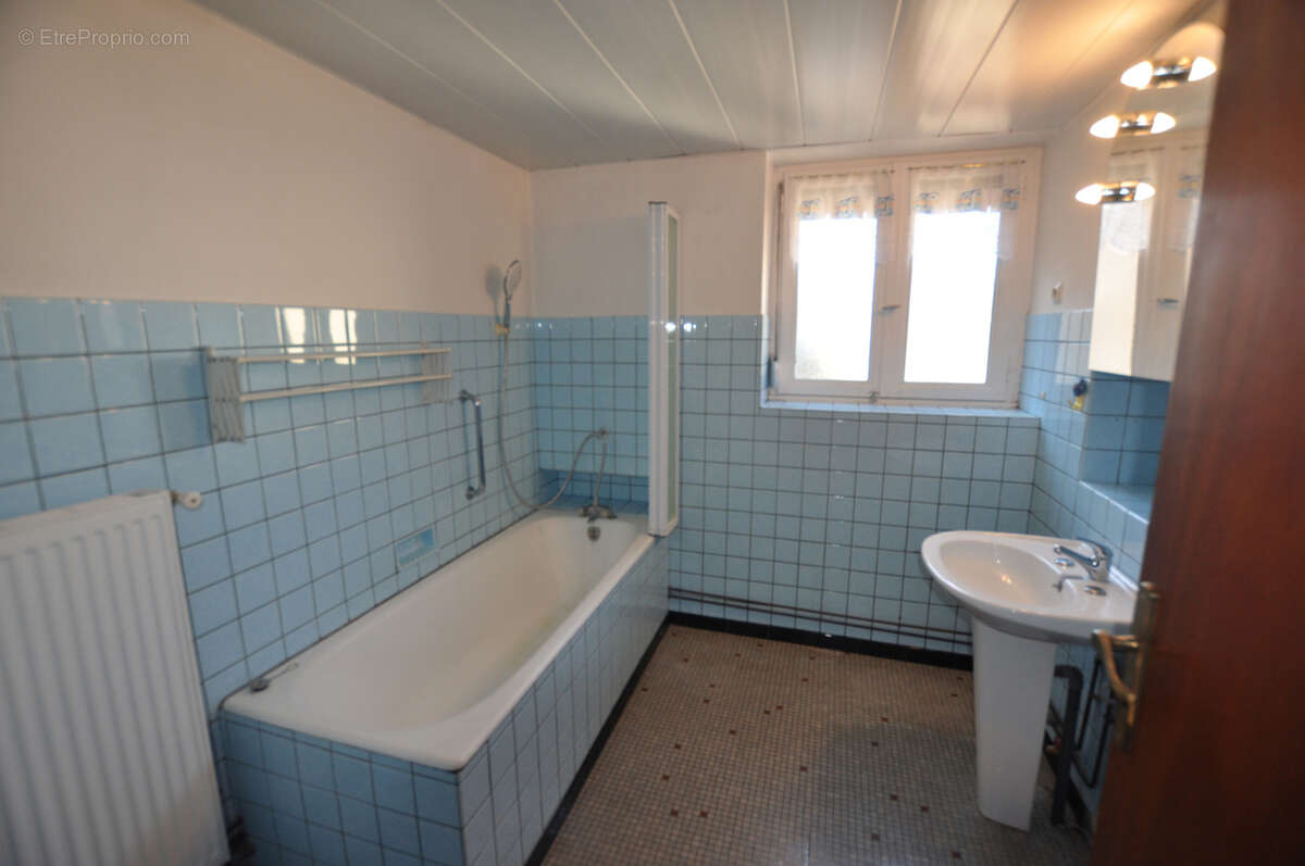 Maison à MONTIGNY-SUR-CHIERS