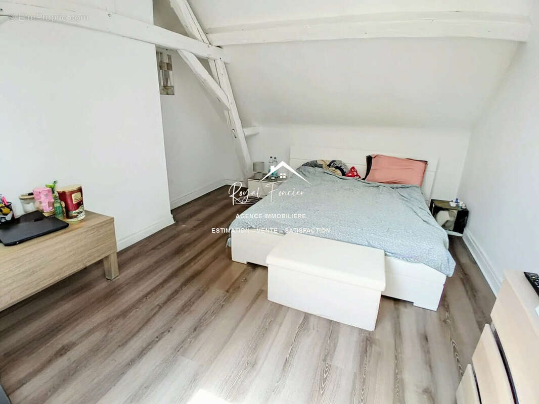 Etage : Chambre 2  - Maison à CHATELLERAULT
