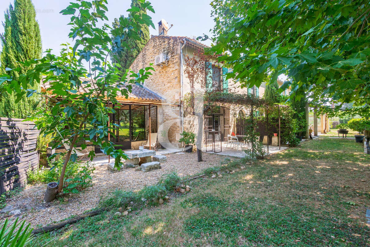 Maison 327 m² à Saint-Remy-De-Provence  - photo 2