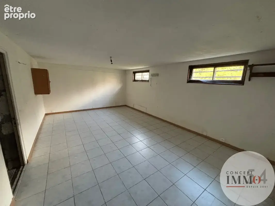 Le calme, un jardin sans vis-à-vis et un beau potentiel : cette maison n'attend plus que vous ! - photo 5