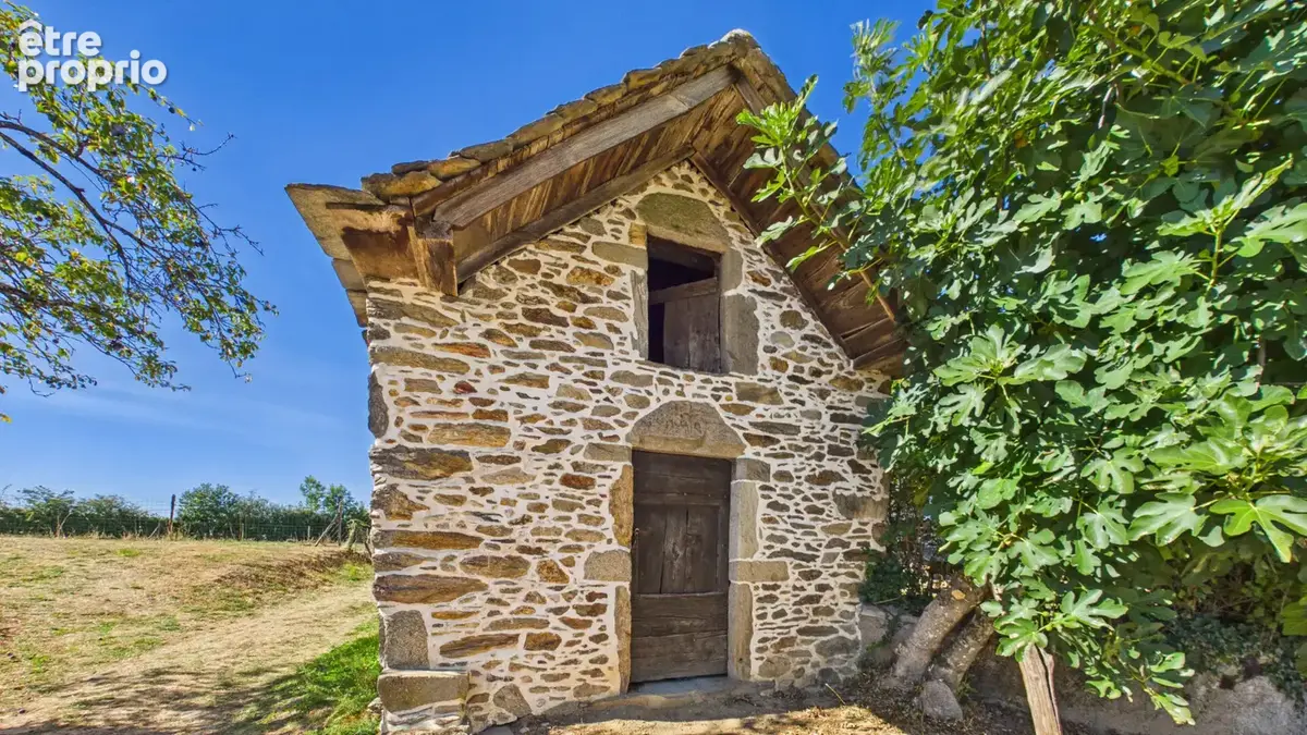 Propriété de caractère rénovée avec nombreuses dépendances, 1,9 ha de terrain. Idéal projet agricole ou touristique. - photo 18