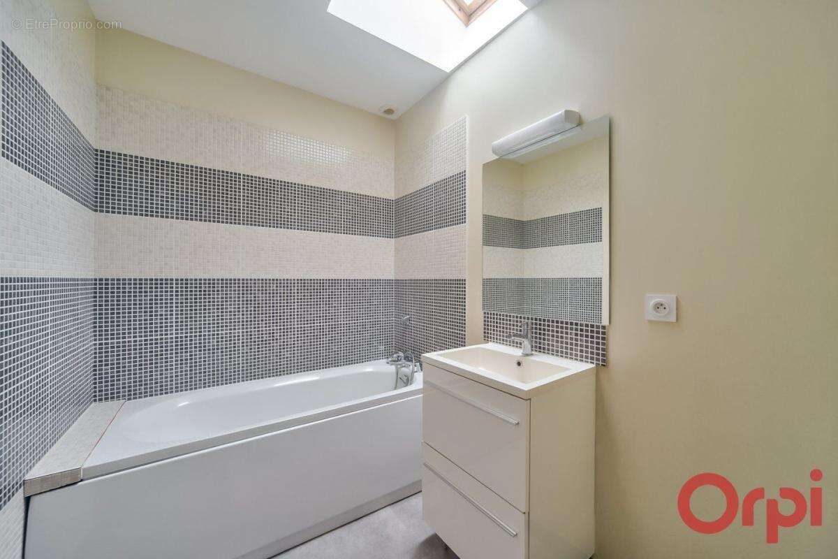 Appartement à CHARNAY-LES-MACON