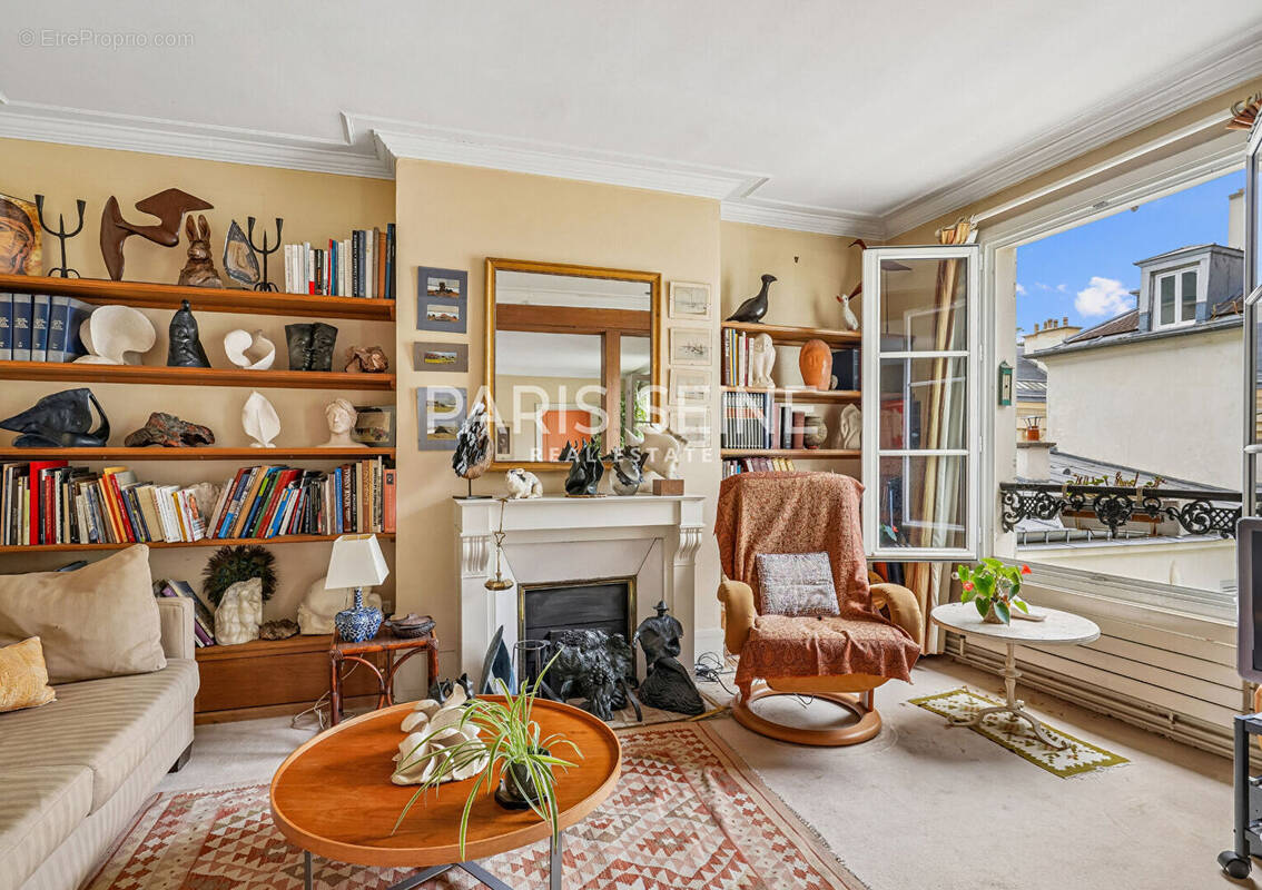 Appartement à PARIS-7E