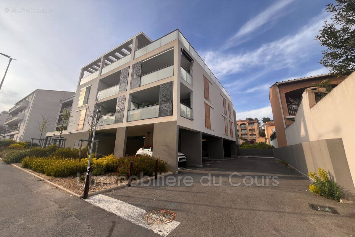 Parking à MARTIGUES