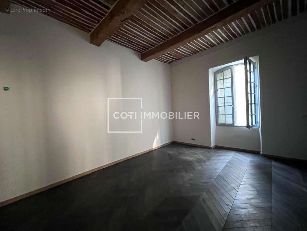 Appartement de caractere au coeur de lourmarin - place de l'ormeau - photo 9