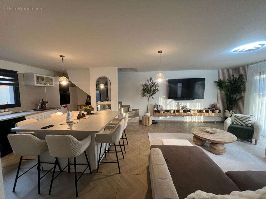 Maison à GUILHERAND-GRANGES